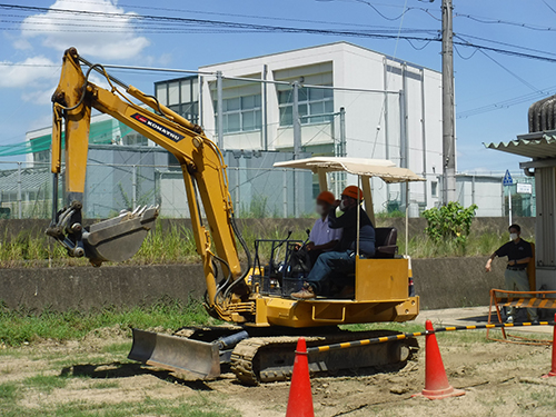 都市工学科_ユンボ