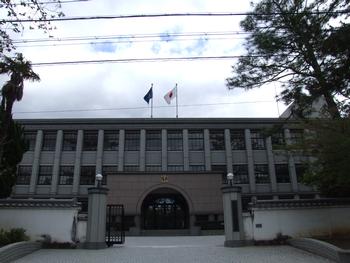 冠山学舎正門